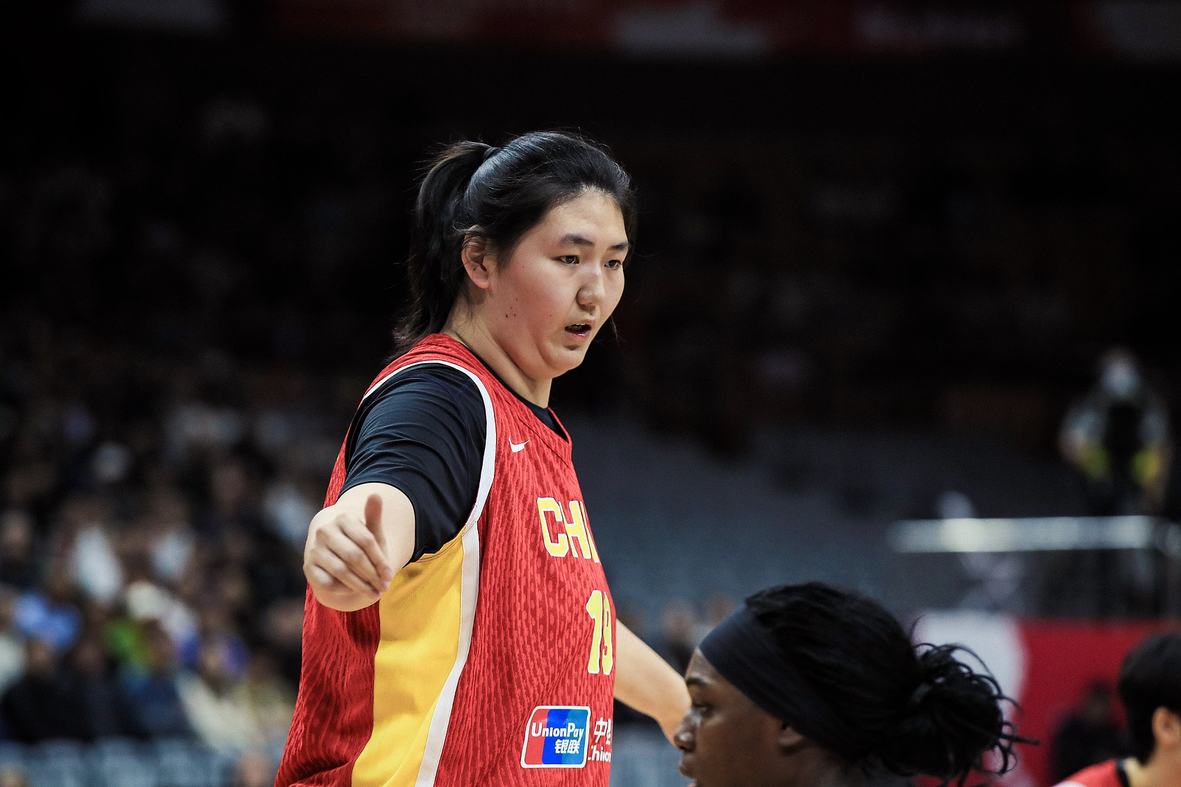 宫鲁鸣谈张子宇：女篮比赛攻防次数越来越多 对她来说是个考验