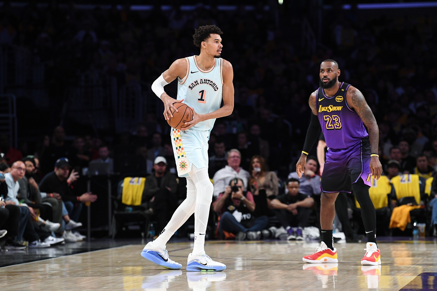 微笑刺客：文班是老詹之后NBA的又一门面球员 他让NBA更加国际化