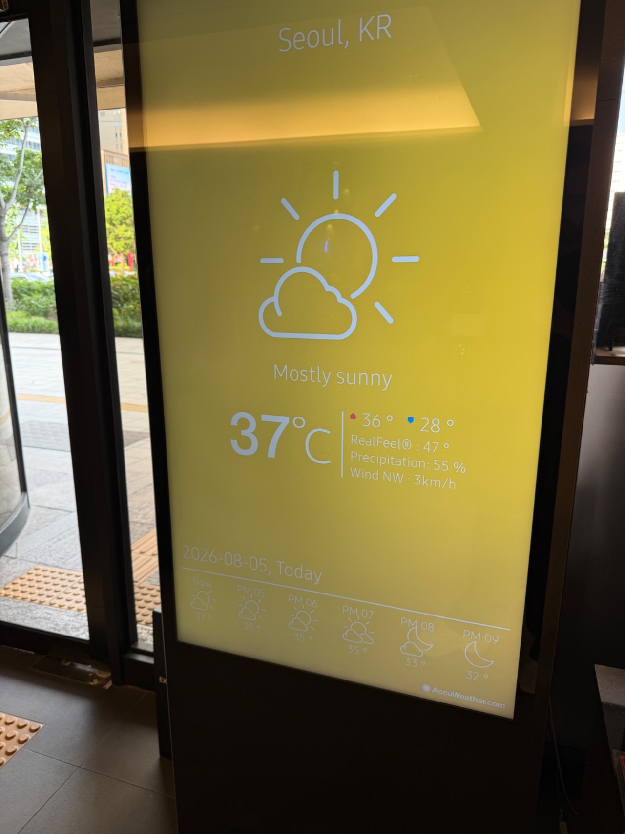 体感温度47℃！曼城跟队吐槽首尔高温：要热死了！不知道球员咋办