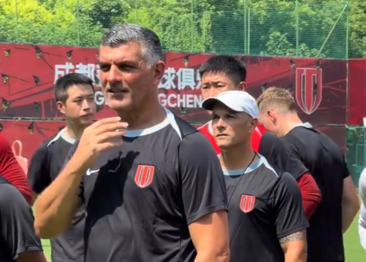阿洛伊西与球迷交流：赛季目标就是夺冠，我们还在正确的道路上